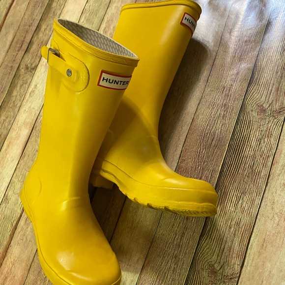 Hunter Boys/Girls Youth Classic Tall Yellow Boots | Sizes 3(Boy) 4(Girl) - Picture 14 of 14